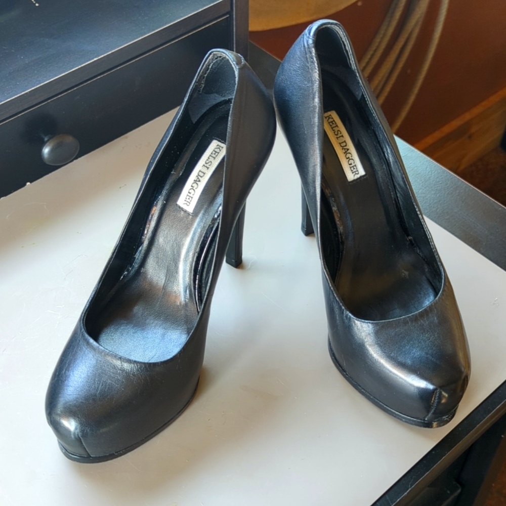 Black leather high heels 6.5